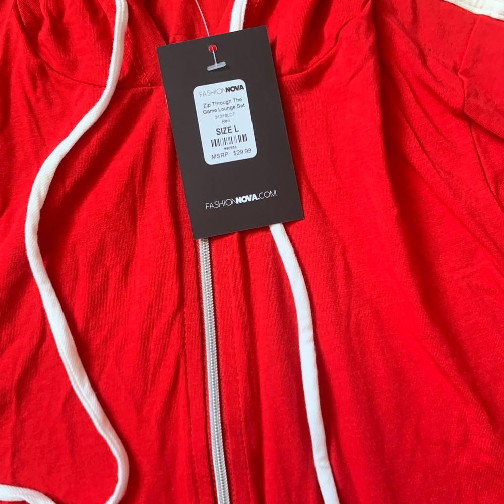 Red jacket - Picture 2 of 3